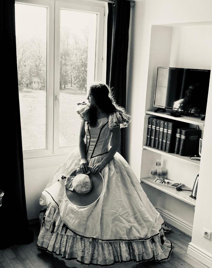 Chambre Romantique Dans Le Chateau De La Bouchatte Chazemais Bagian luar foto
