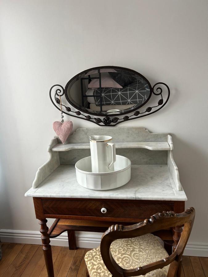Chambre Romantique Dans Le Chateau De La Bouchatte Chazemais Bagian luar foto